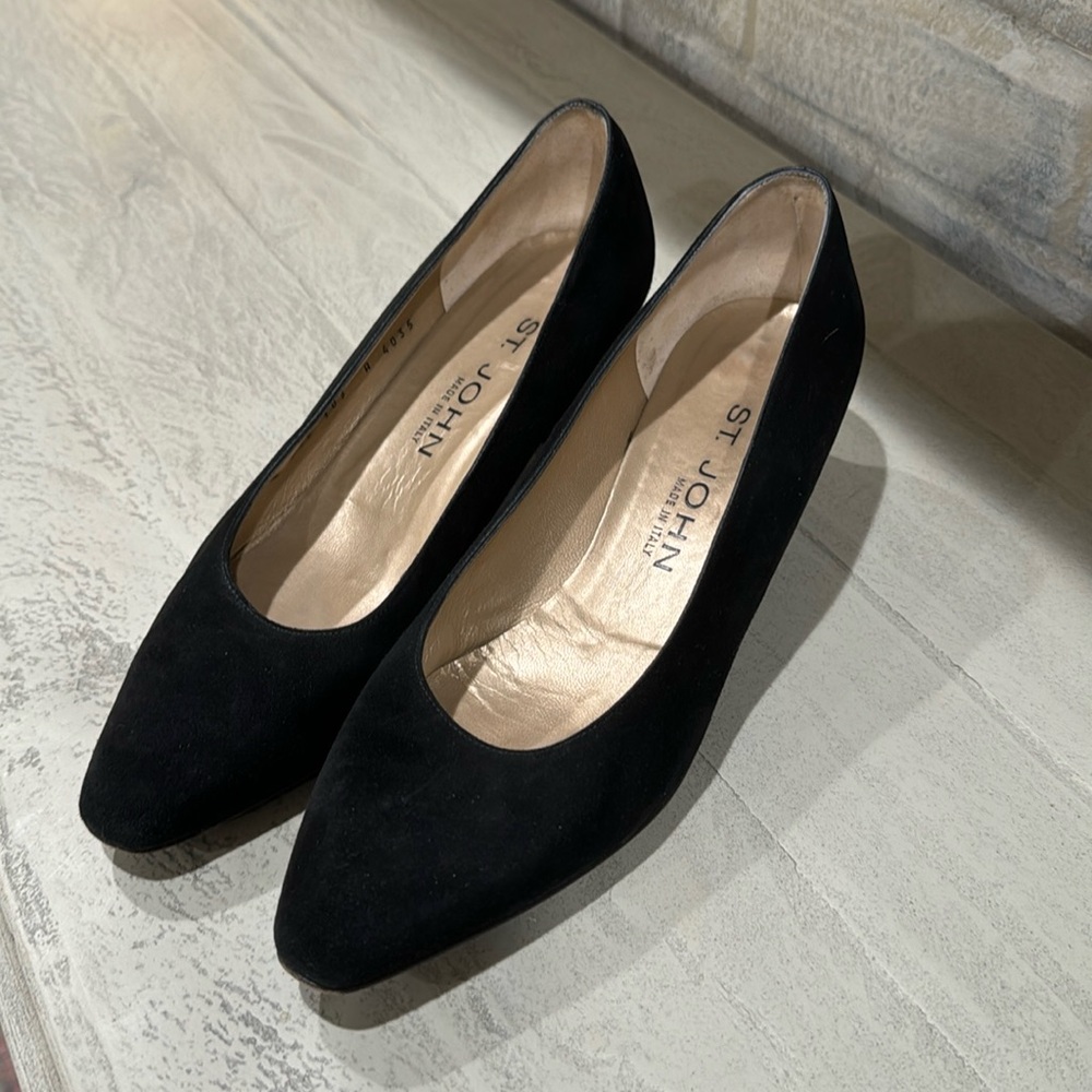 St. John Black Suede Classic Pumps